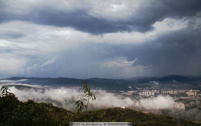 雨后长虫山图片